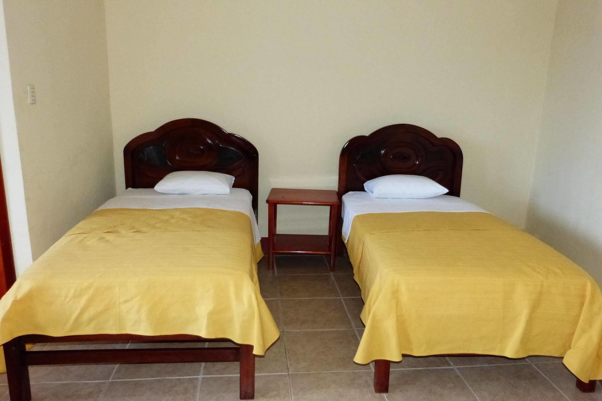 Gloria - Galapagos Inn Пуерто Айора Екстериор снимка