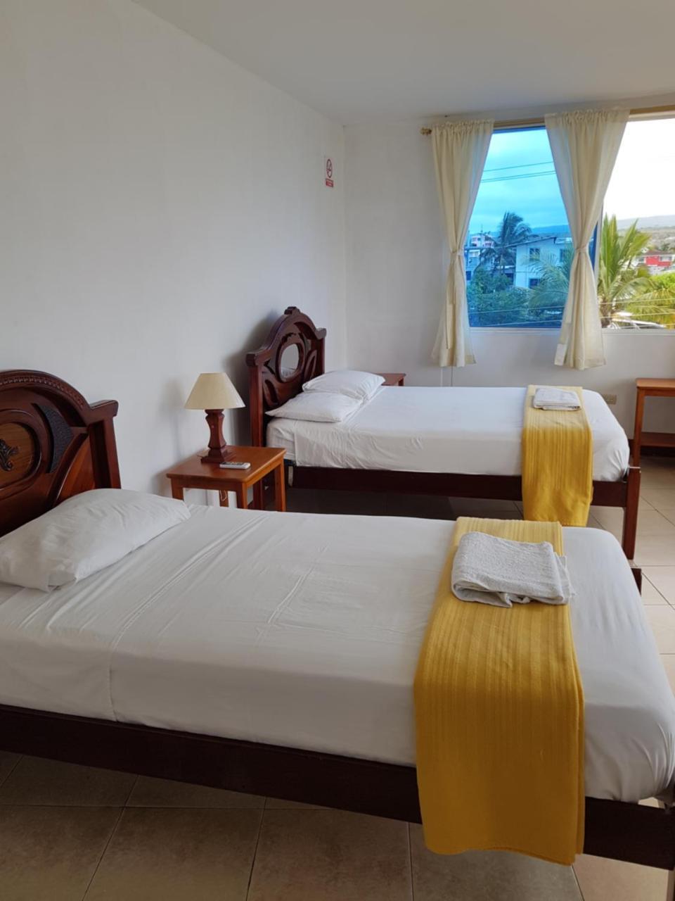 Gloria - Galapagos Inn Пуерто Айора Екстериор снимка